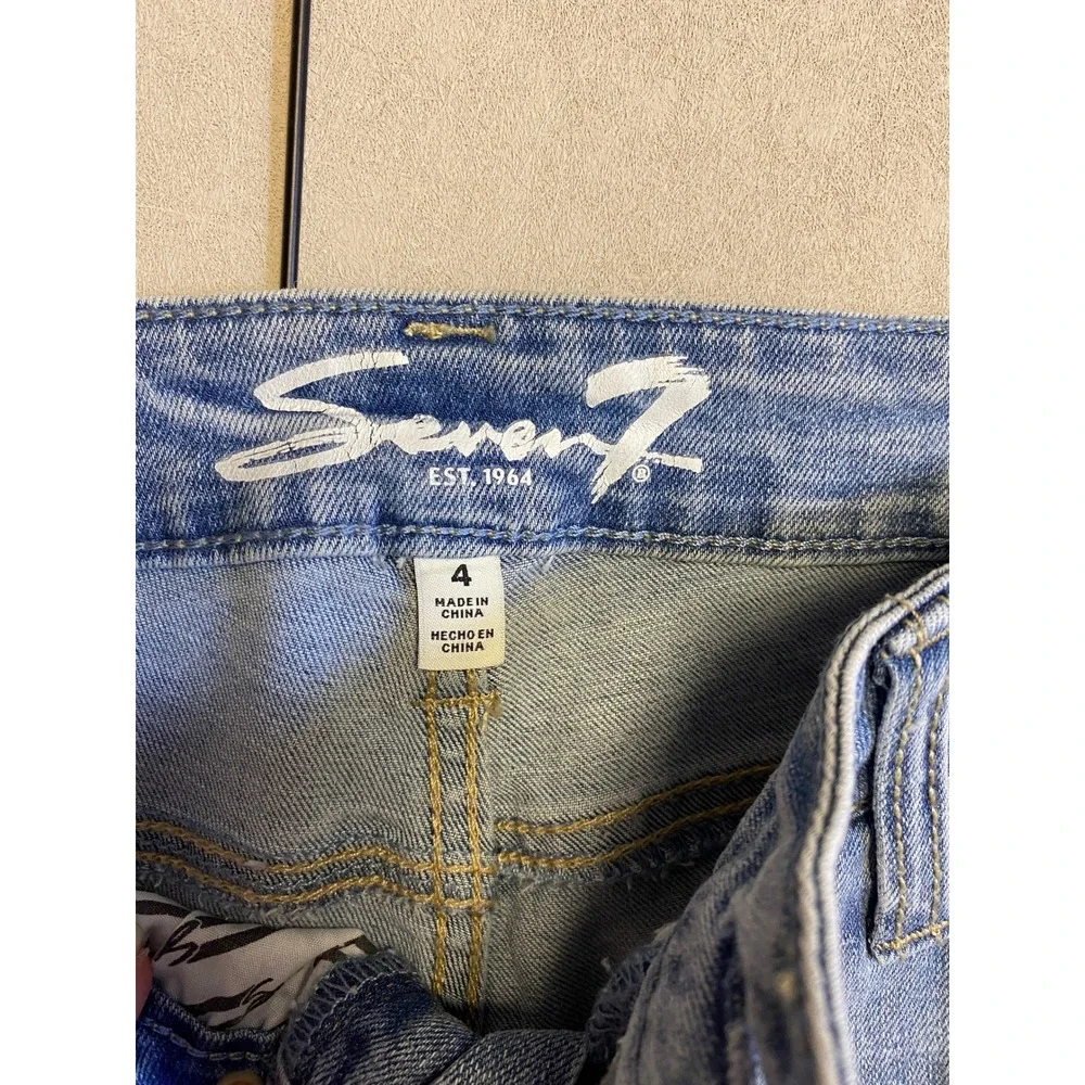 Seven7 Womens Light Wash Distressed Raw Hem Denim Shorts Size 4